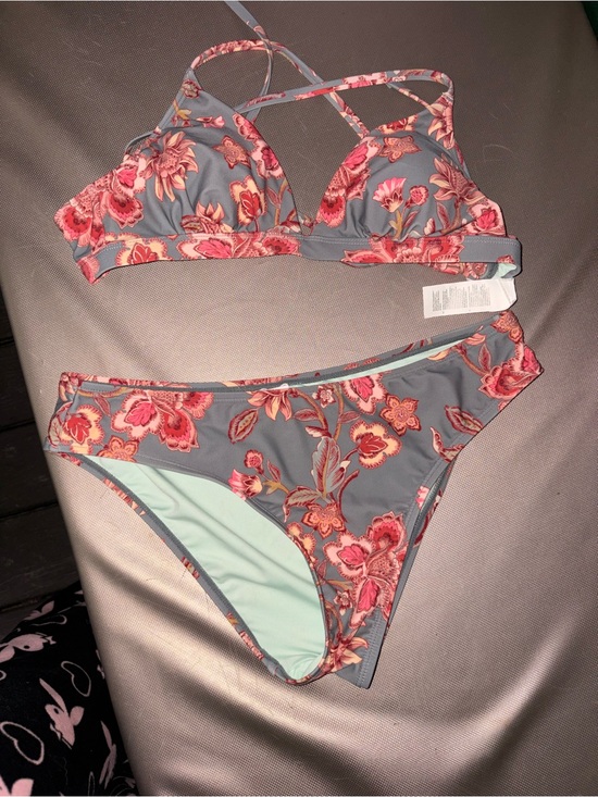 Cupshe Other - Cupshe Gray Bikini Set with Pink Floral Print